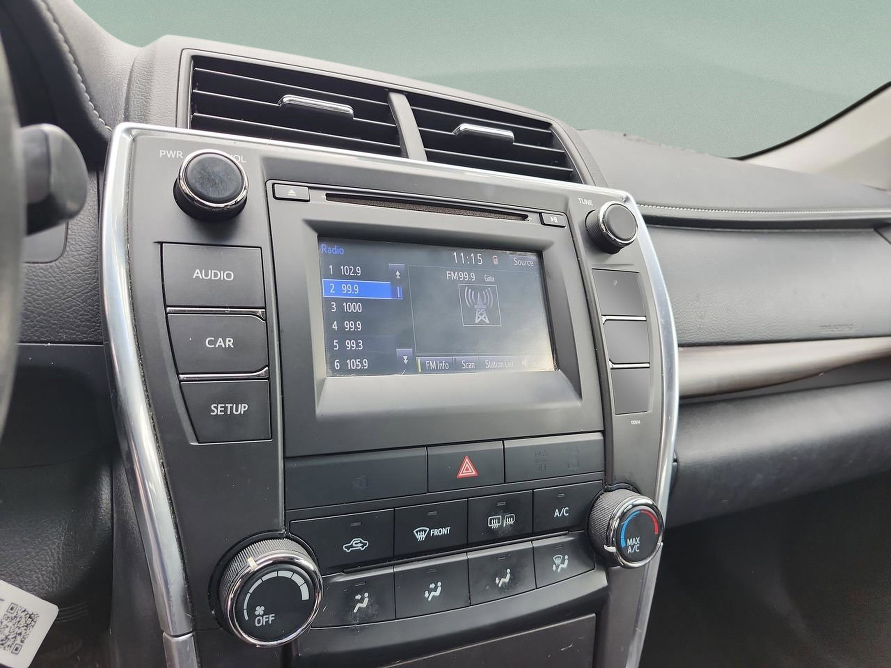 Used 2017 Toyota Camry LE FWD image 10