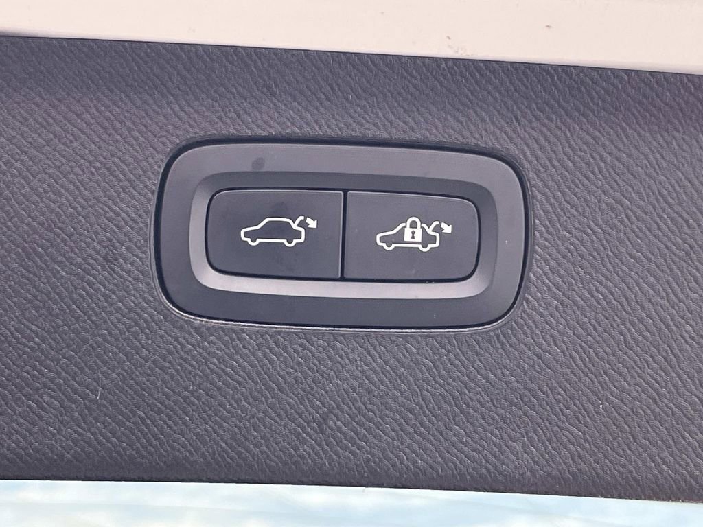 Used 2023 Volvo XC90 B6 Plus w/ Protection Package image 13