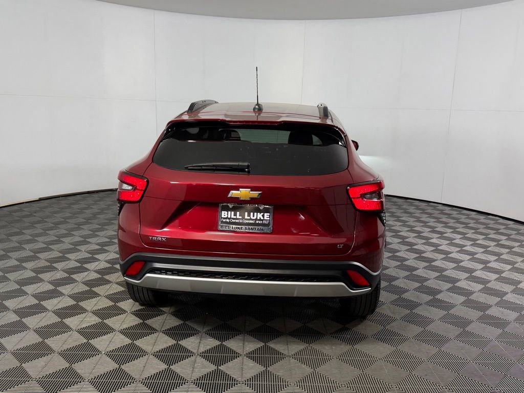 Used 2024 Chevrolet Trax LT w/ Driver Confidence Package image 9