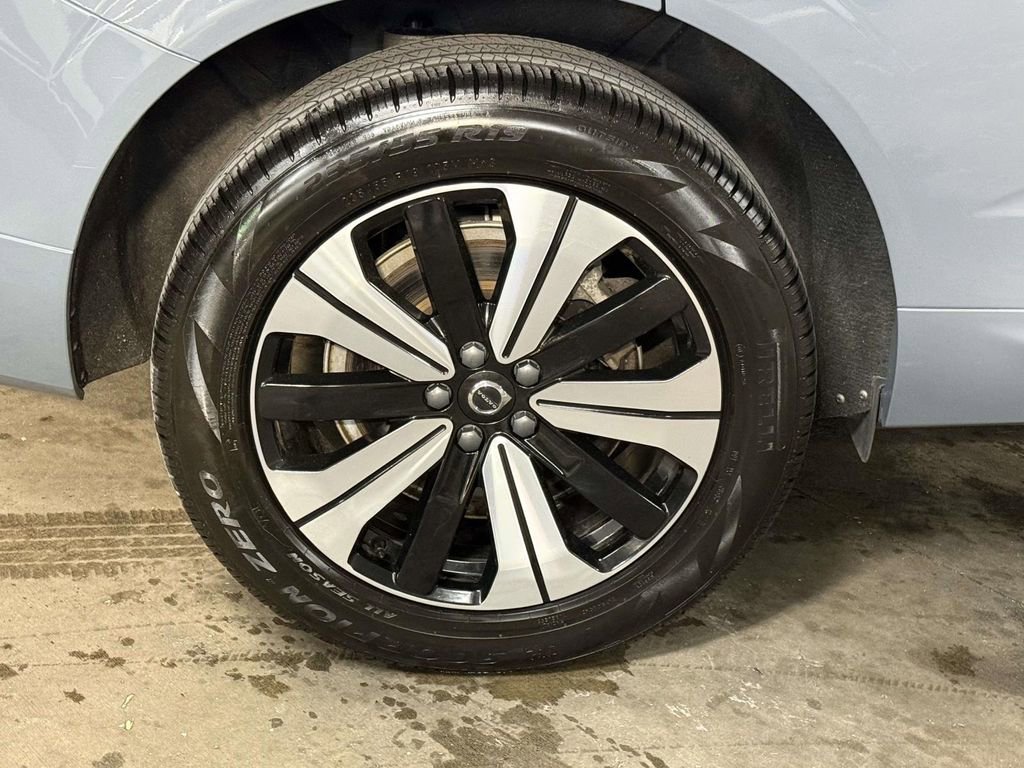 Used 2023 Volvo XC60 T8 Plus image 13