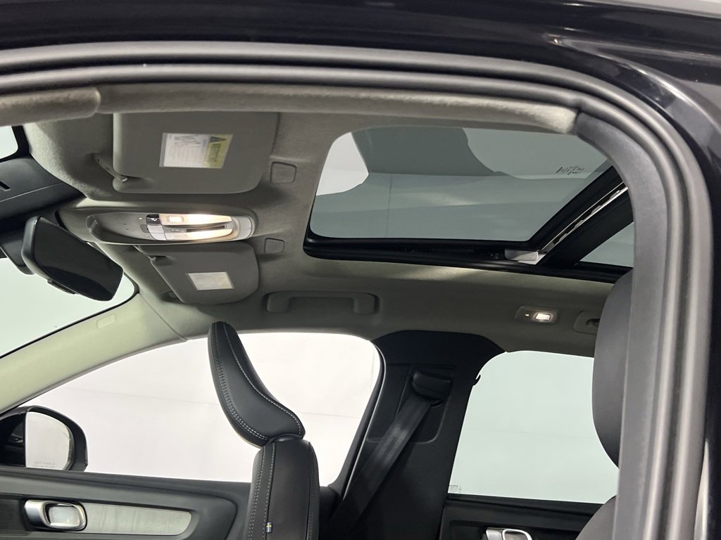 Used 2025 Volvo XC40 B5 Plus image 52