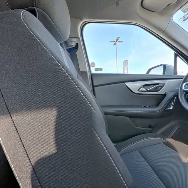 Used 2025 Chevrolet Blazer LT AWD/4WD image 27