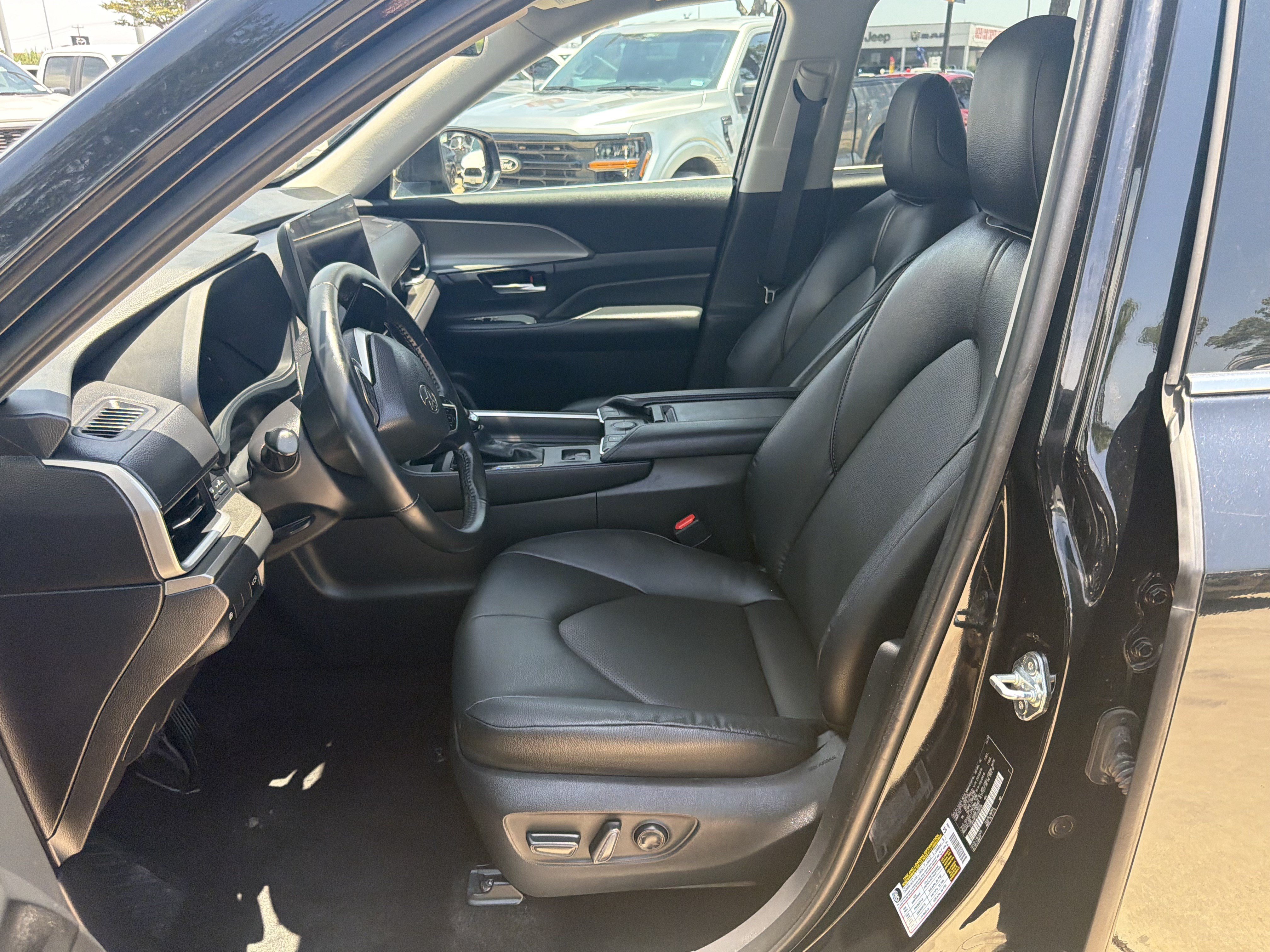 Used 2025 Toyota Grand Highlander AWD image 12