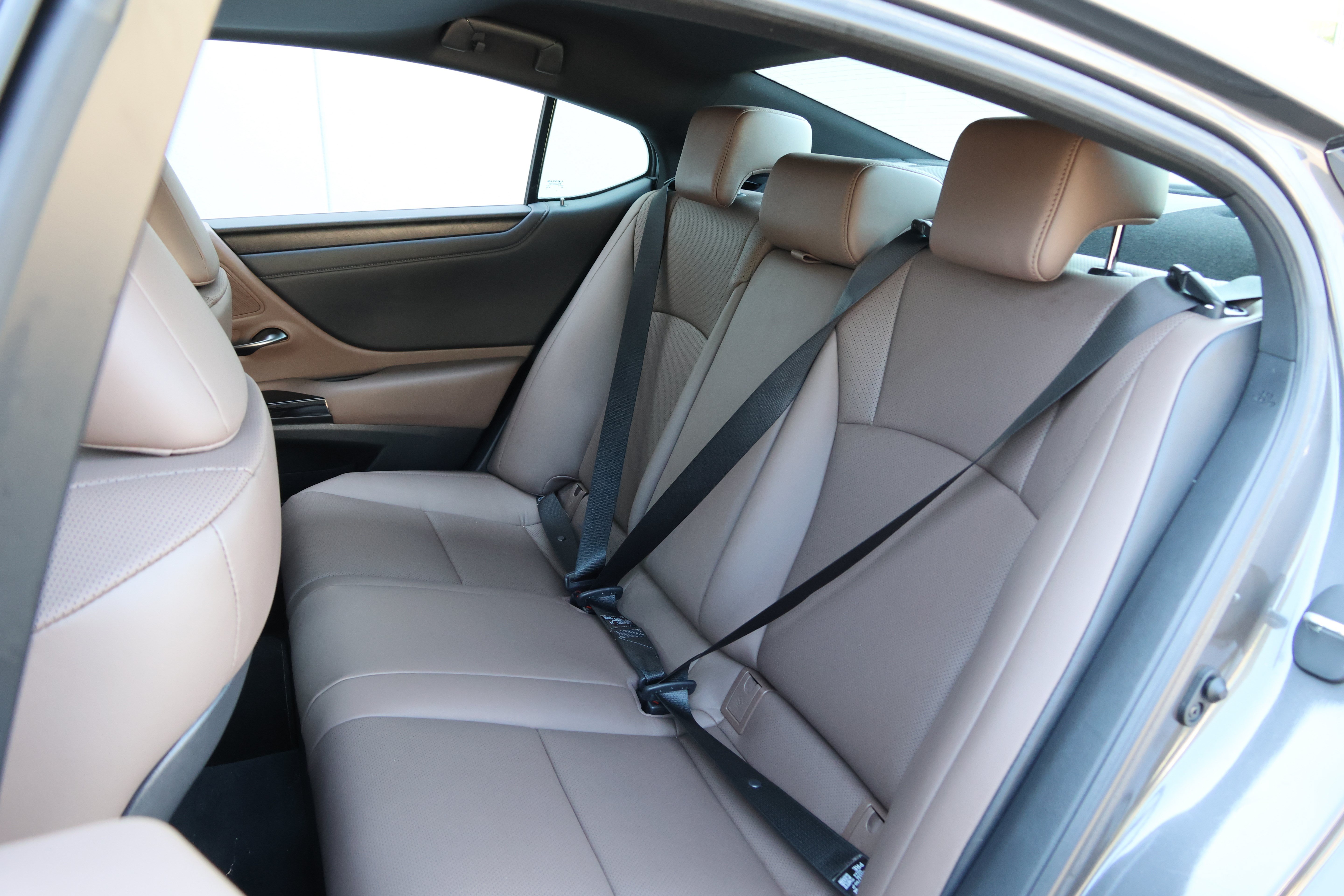 Used 2024 Lexus ES 300h w/ Premium Package FWD image 37
