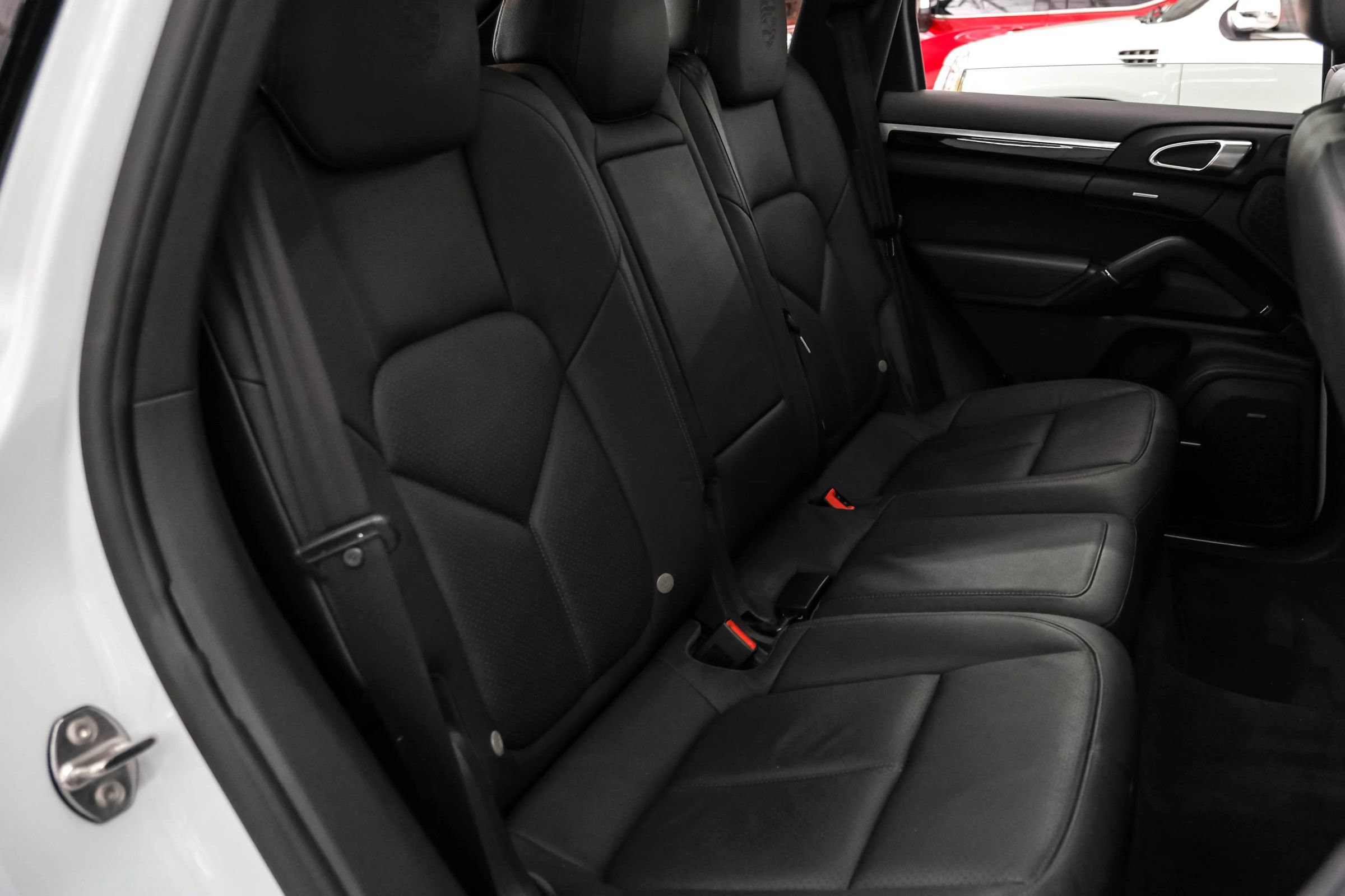 Used 2014 Porsche Cayenne Platinum Edition AWD/4WD image 34