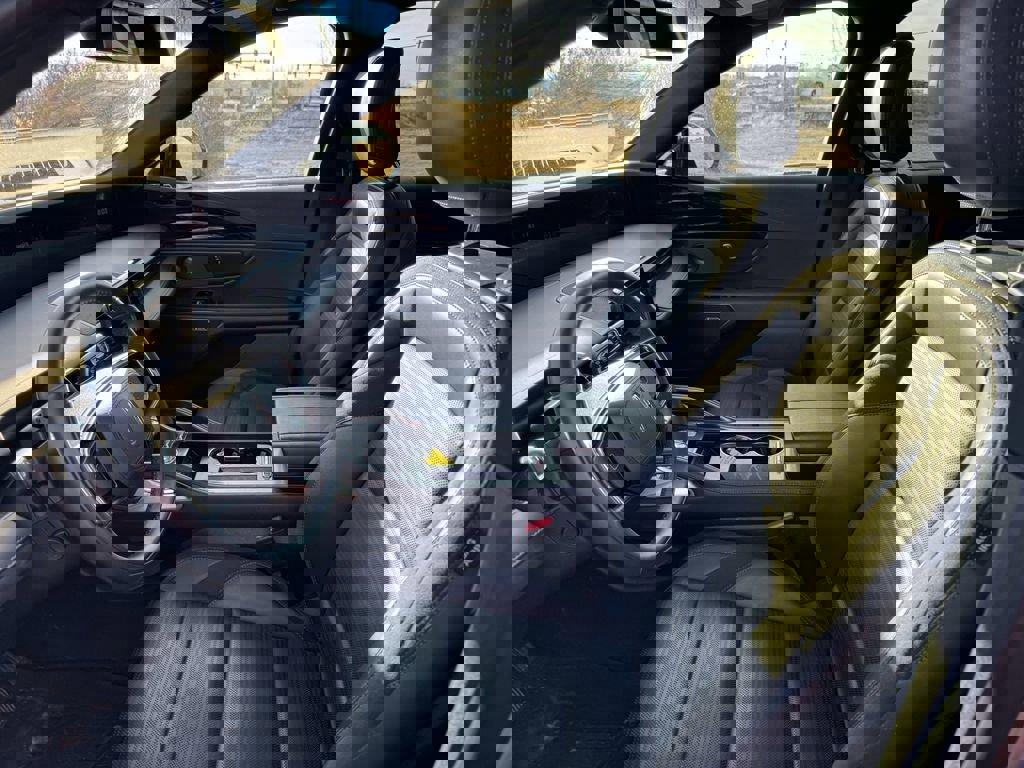 Used 2024 Lincoln Nautilus Reserve w/ Equipment Group 202A image 9