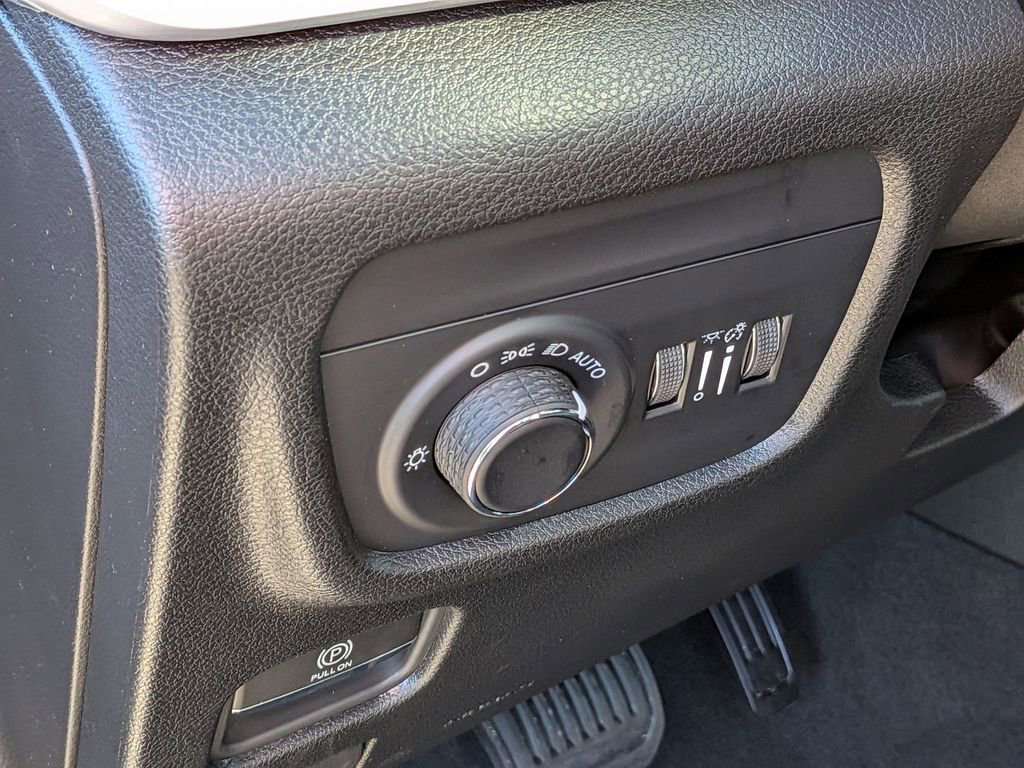 New 2025 Jeep Grand Cherokee L Laredo w/ Luxury Tech Group I image 20