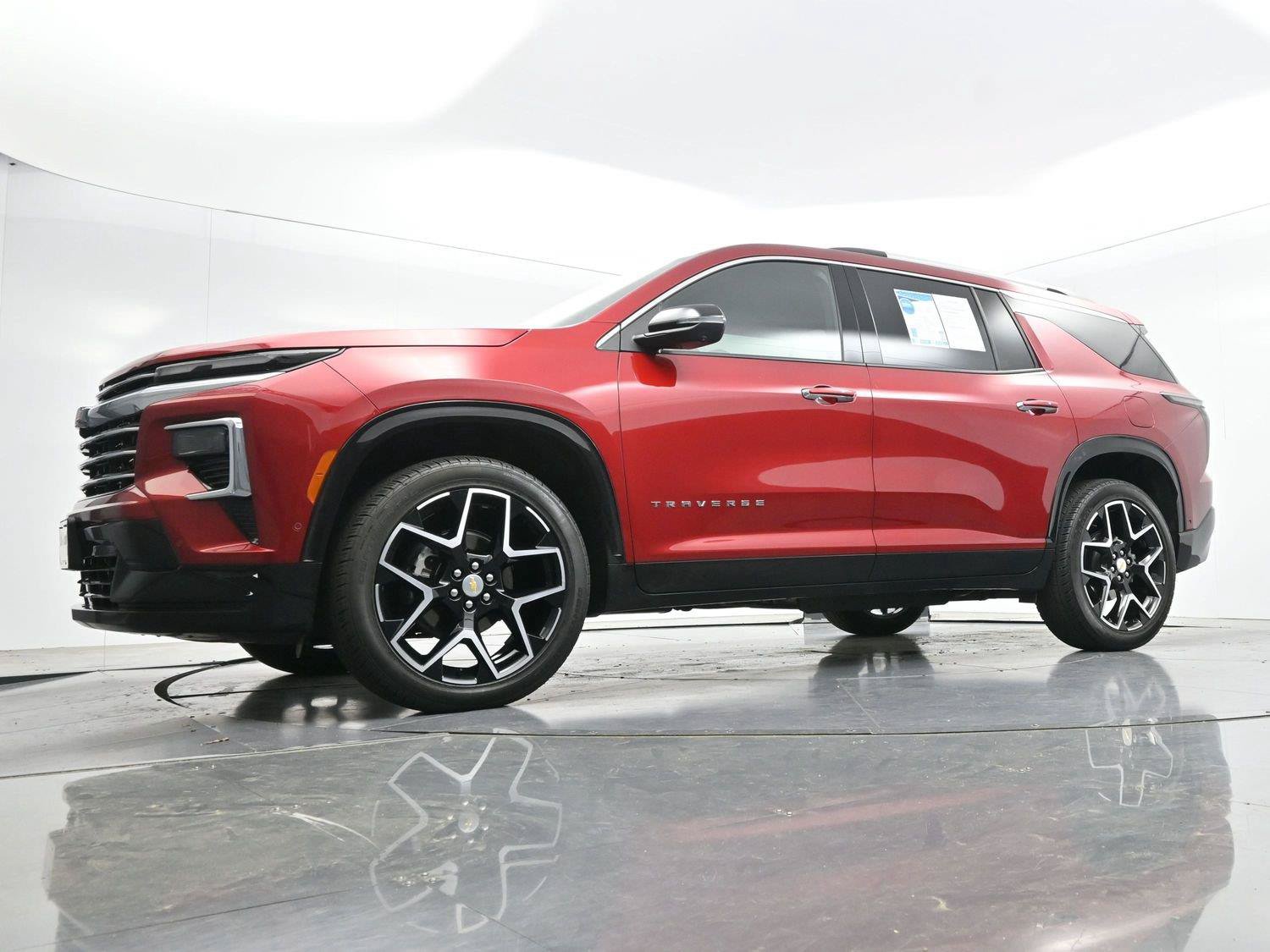 Used 2025 Chevrolet Traverse High Country AWD/4WD image 52