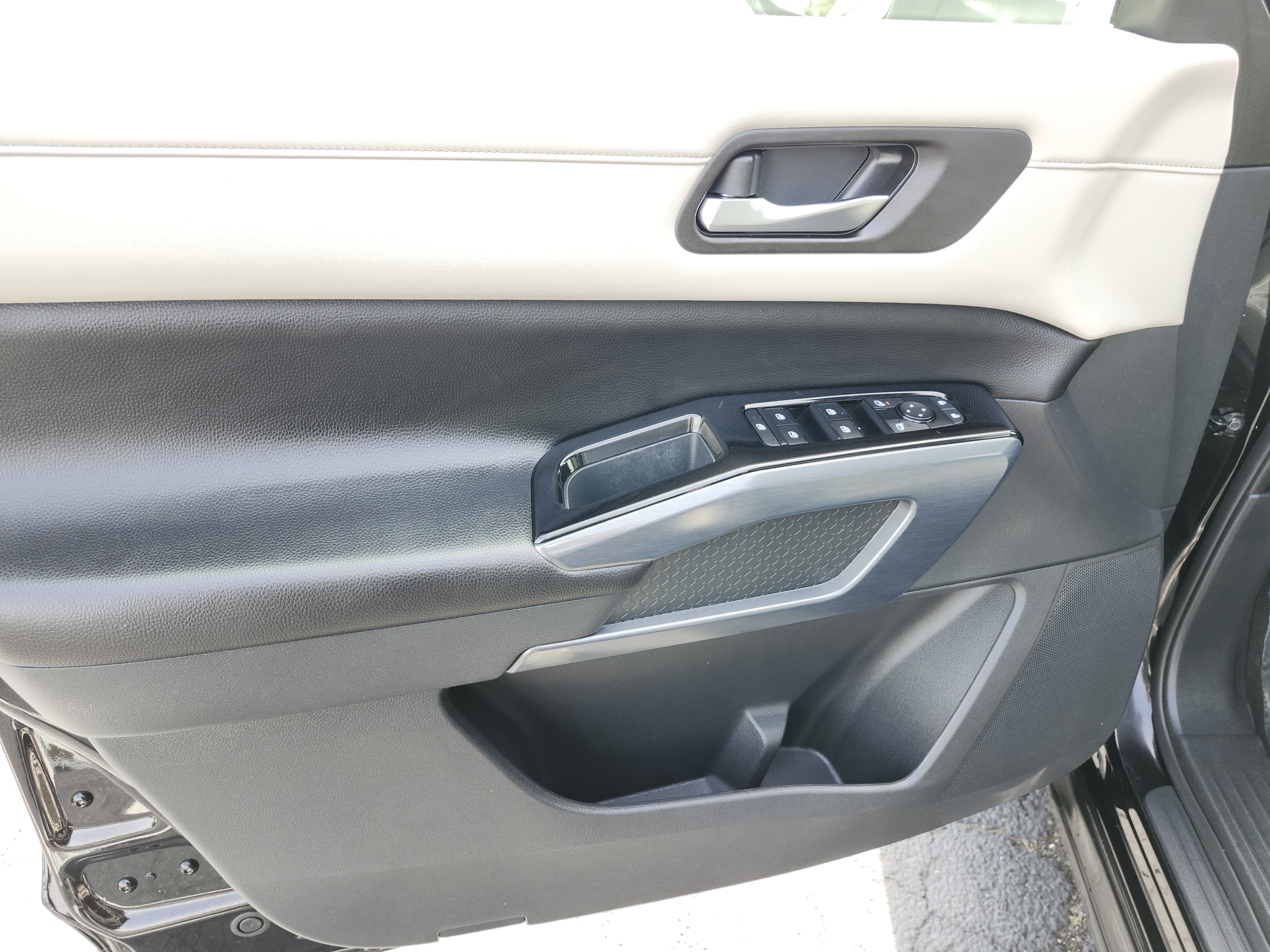 Used 2023 Nissan Pathfinder SL AWD/4WD image 28