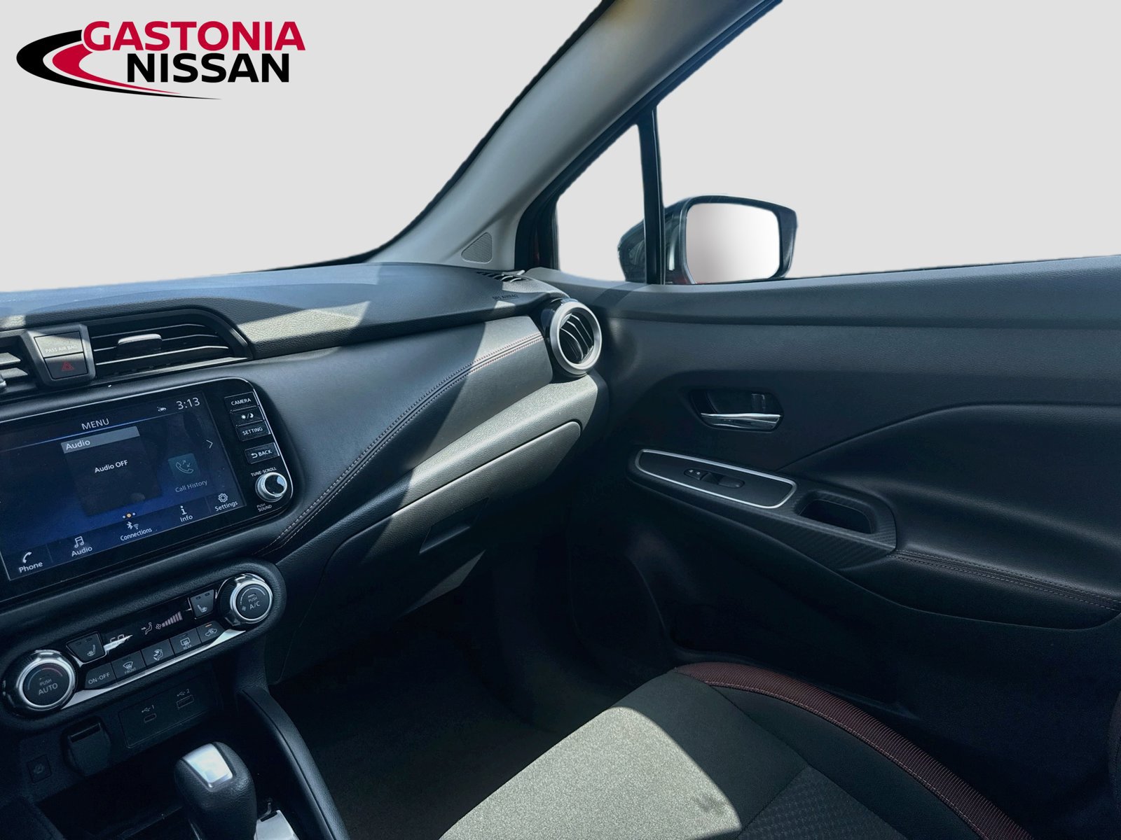 Used 2024 Nissan Versa SR FWD image 31