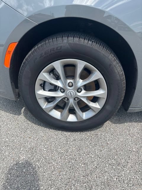 Used 2025 Chrysler Pacifica Select AWD/4WD image 14