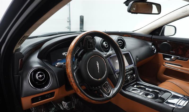 Used 2013 Jaguar XJ L Portfolio AWD/4WD image 10