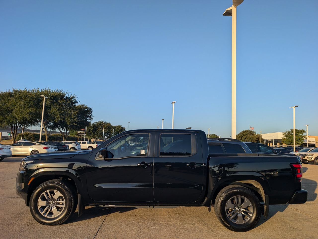 Certified 2025 Nissan Frontier SV RWD image 3