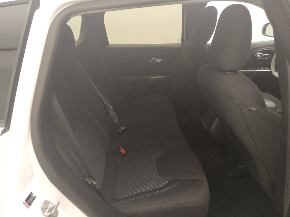 Used 2019 Jeep Cherokee Latitude w/ Popular Appearance Group FWD image 19