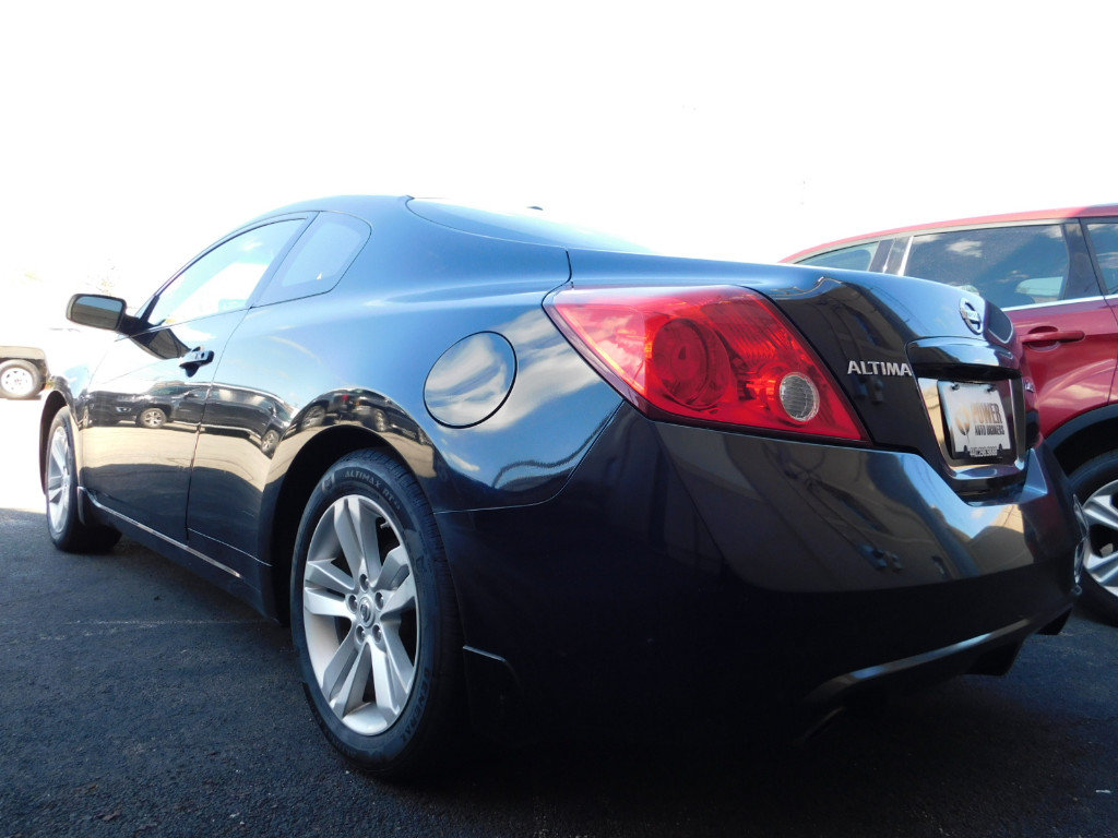 Used 2010 Nissan Altima 2.5 S w/ Premium Pkg FWD image 2