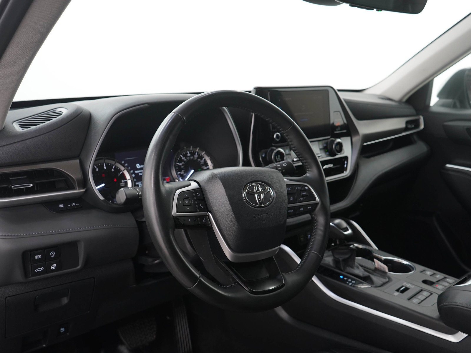 Used 2024 Toyota Highlander XLE AWD/4WD image 26