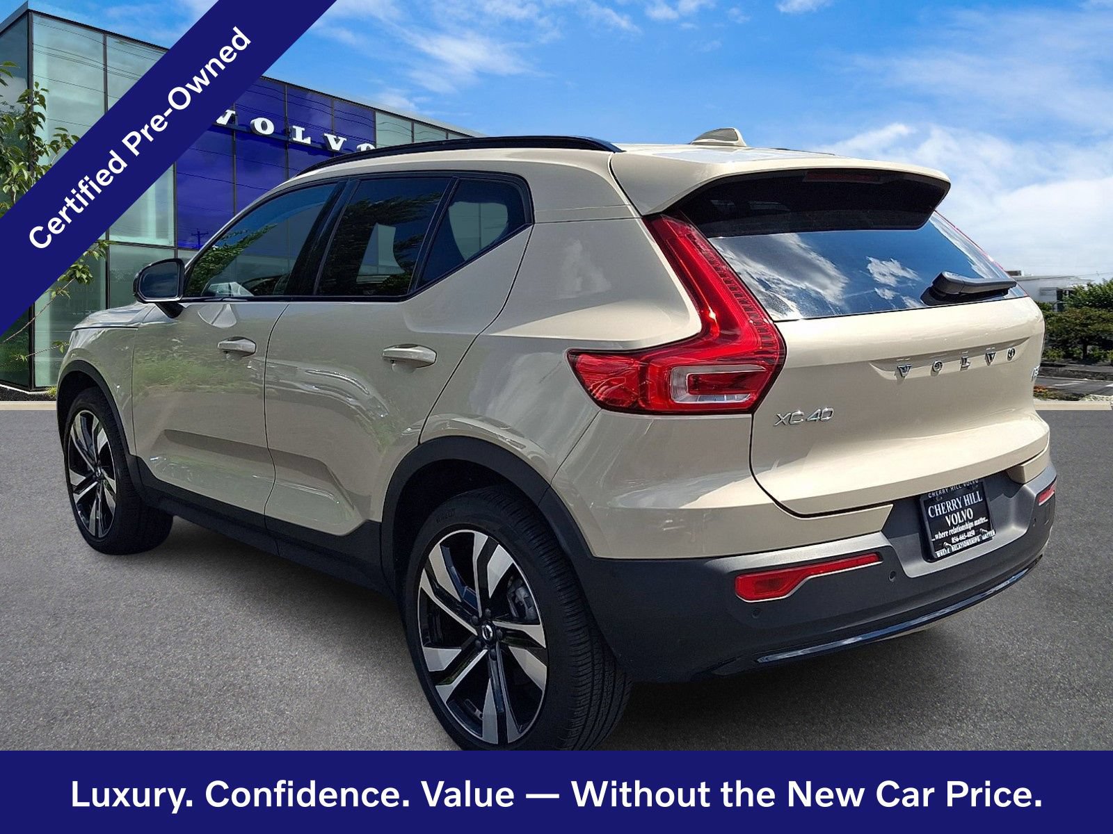 Certified 2025 Volvo XC40 B5 Ultra AWD/4WD image 5