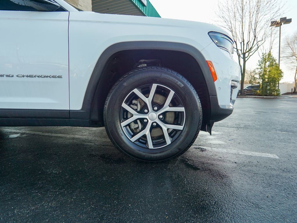 Used 2023 Jeep Grand Cherokee L Limited w/ Luxury Tech Group II image 13