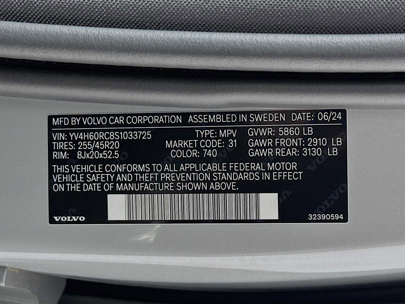 Used 2025 Volvo XC60 T8 Plus w/ Protection Package Premier image 30