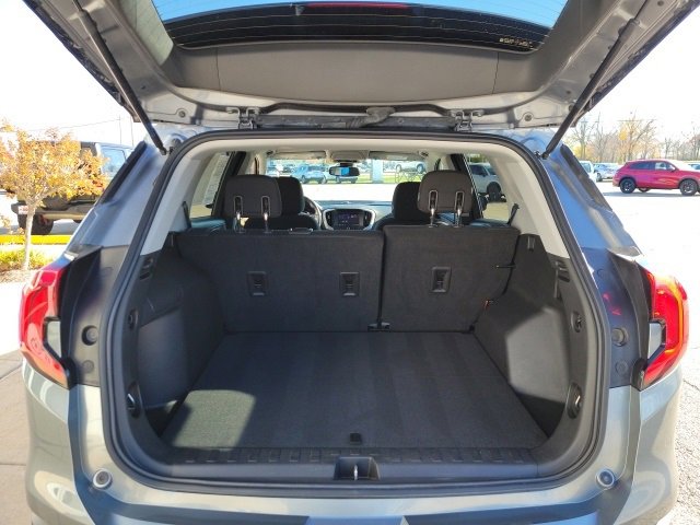 Used 2020 GMC Terrain SLE w/ Driver Convenience Package image 13