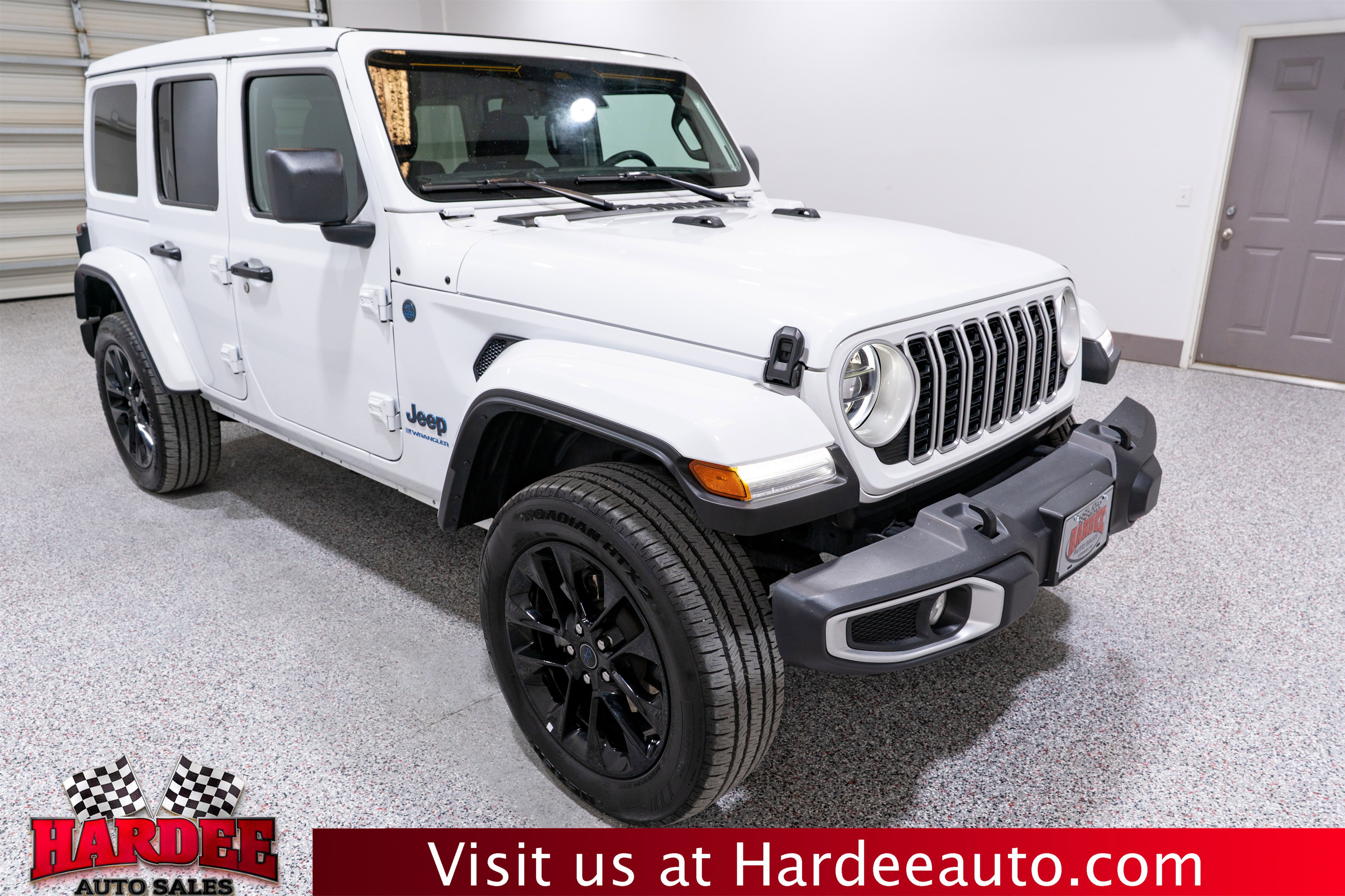 Used 2025 Jeep Wrangler Sahara w/ Safety Group image 6