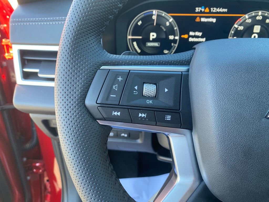 New 2025 Mitsubishi Outlander SE image 16