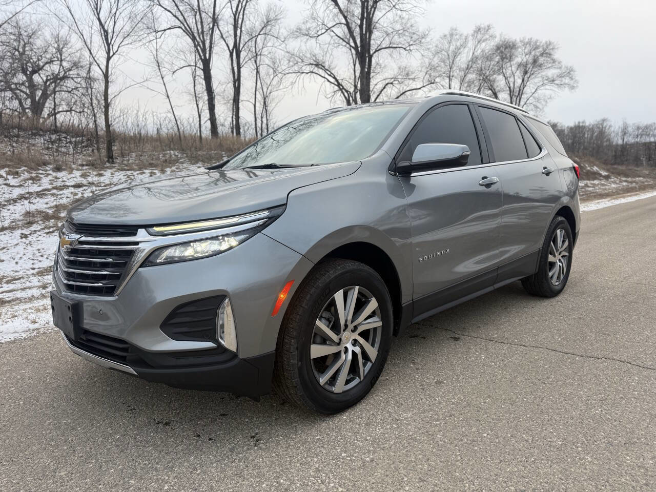 Used 2023 Chevrolet Equinox Premier image 2