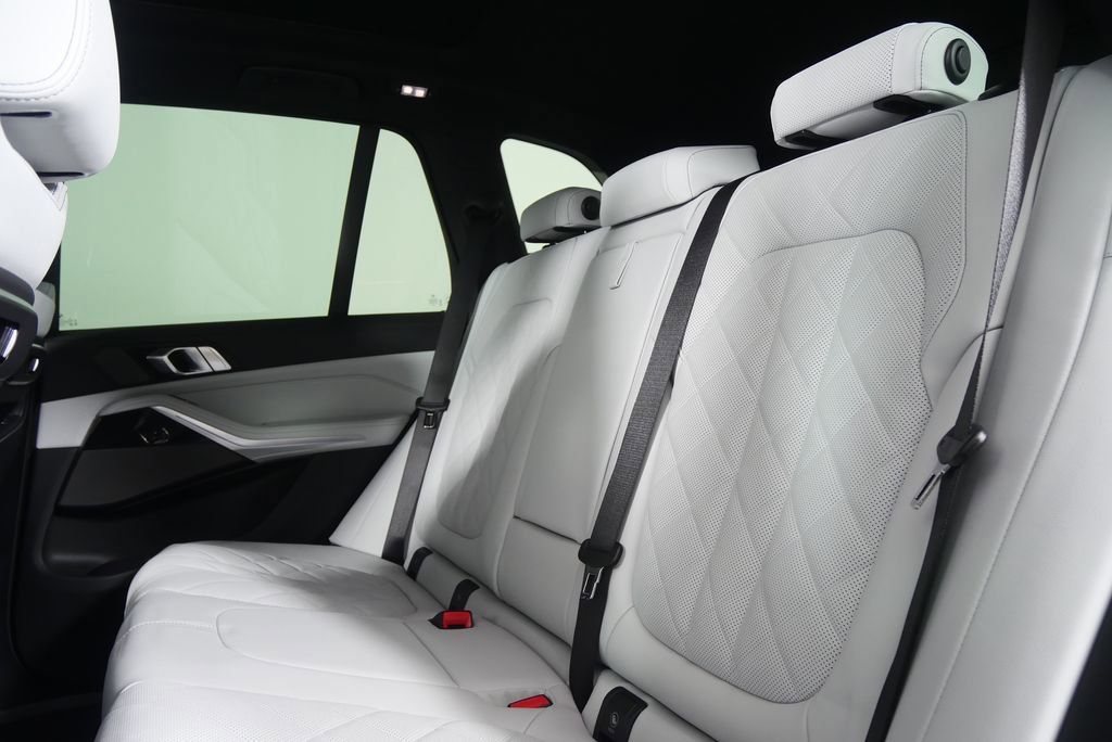 Used 2026 BMW X5 xDrive40i w/ M Sport Package image 16