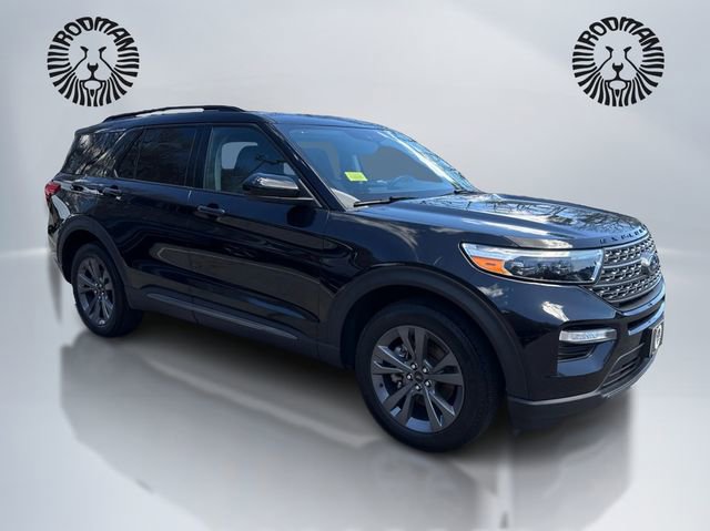 Used 2023 Ford Explorer XLT w/ Equipment Group 202A AWD/4WD image 3