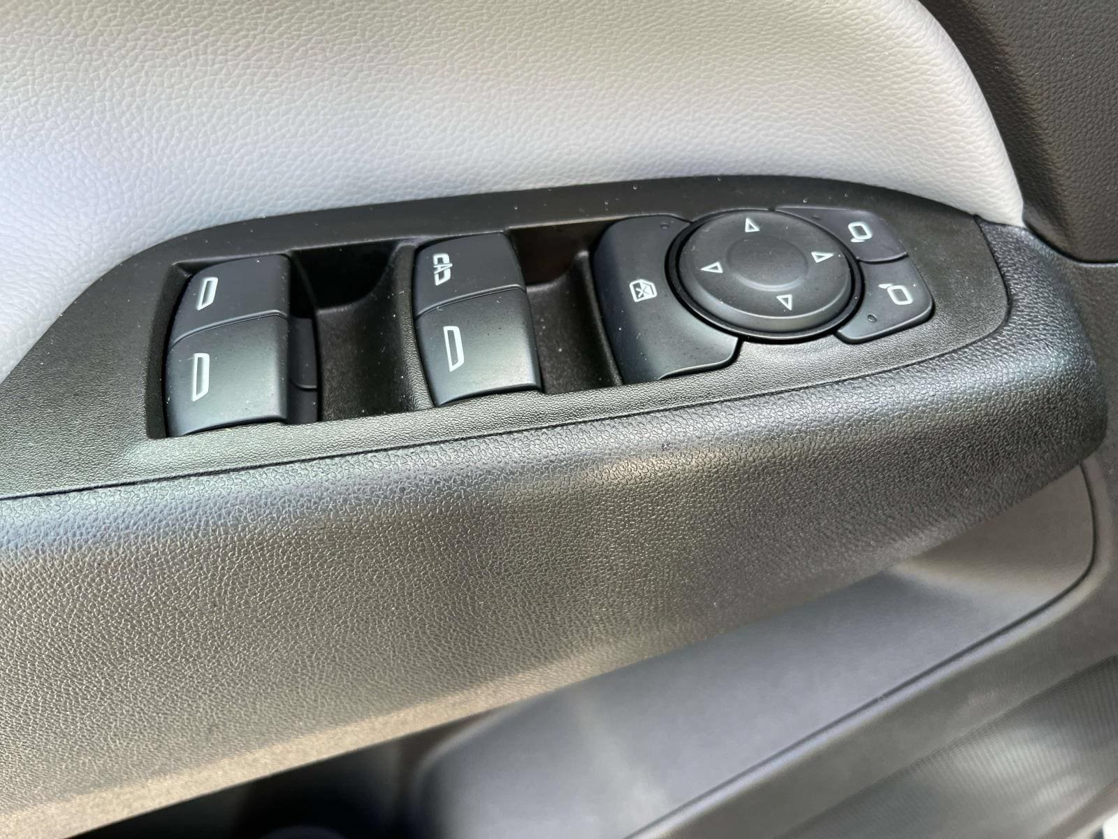 Used 2023 Chevrolet Equinox LS w/ LS Convenience Package FWD image 27