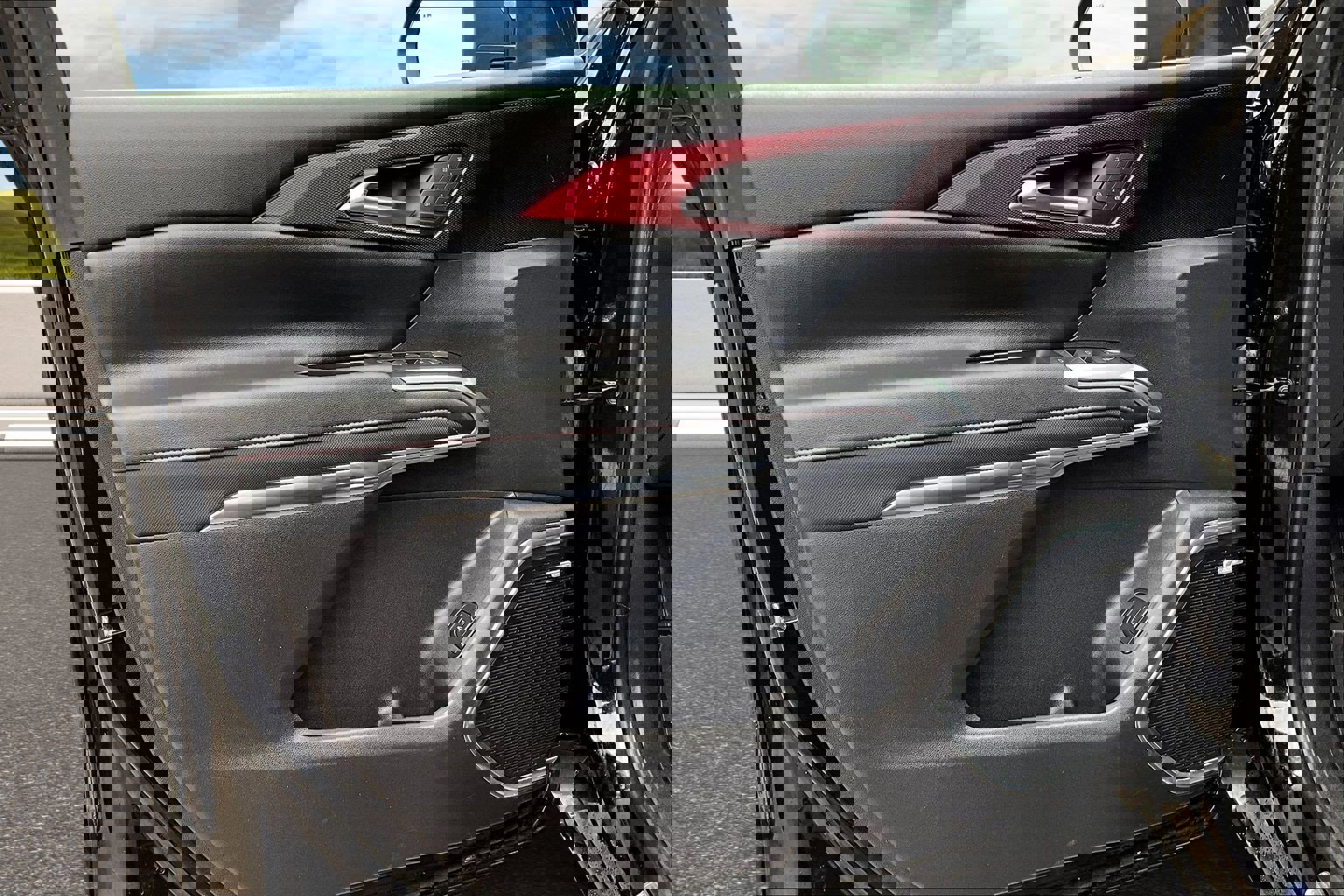 Used 2025 Chevrolet Traverse RS w/ LPO, Floor Liner Package image 12