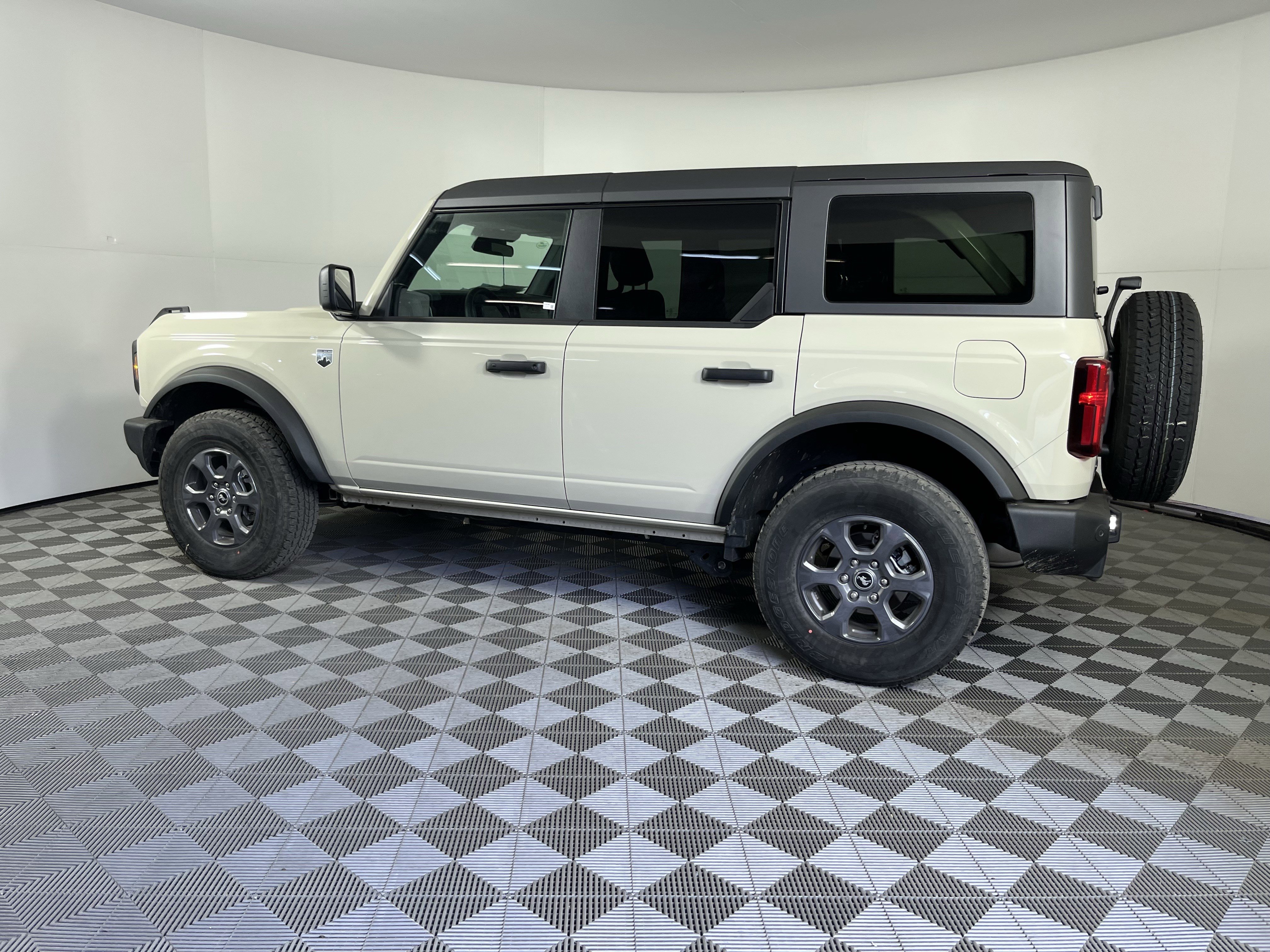 Used 2025 Ford Bronco Big Bend AWD/4WD image 2