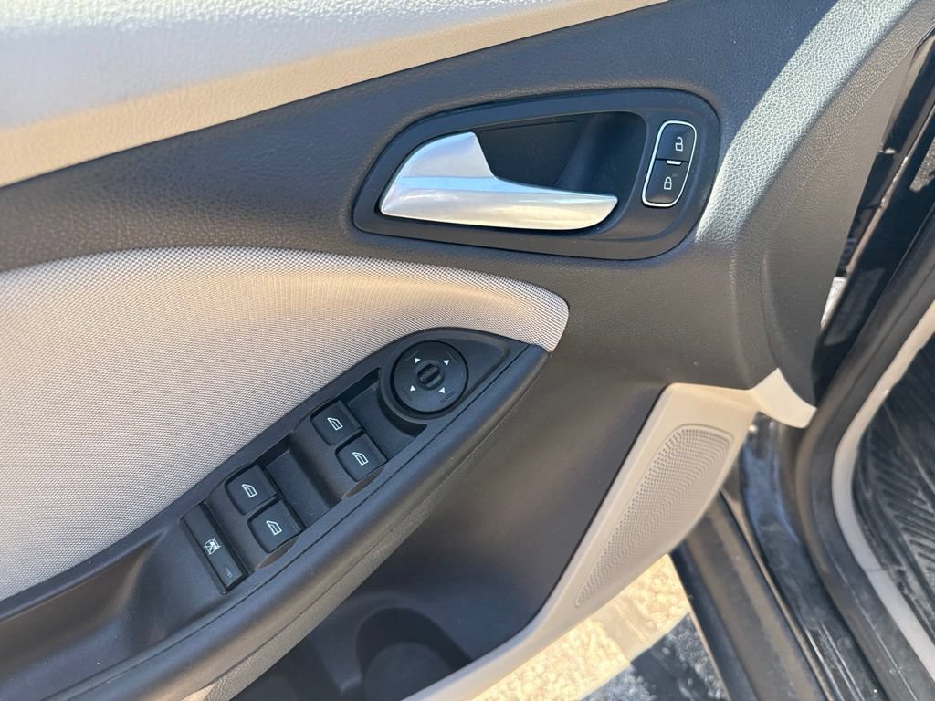 Used 2015 Ford Focus SE FWD image 13