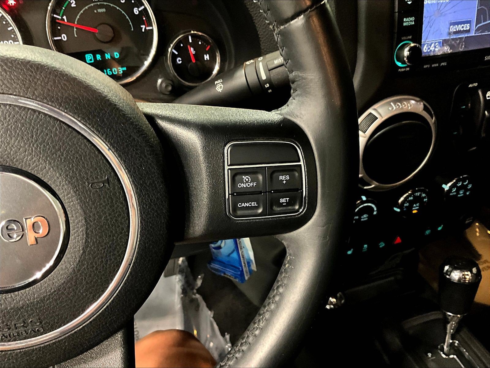 Used 2015 Jeep Wrangler Unlimited Sahara w/ Connectivity Group AWD/4WD image 12