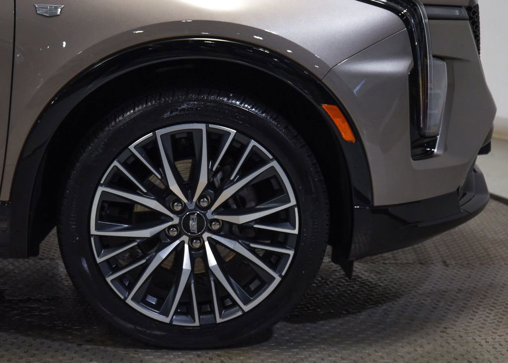 Used 2024 Cadillac XT4 Sport w/ Technology Package image 13