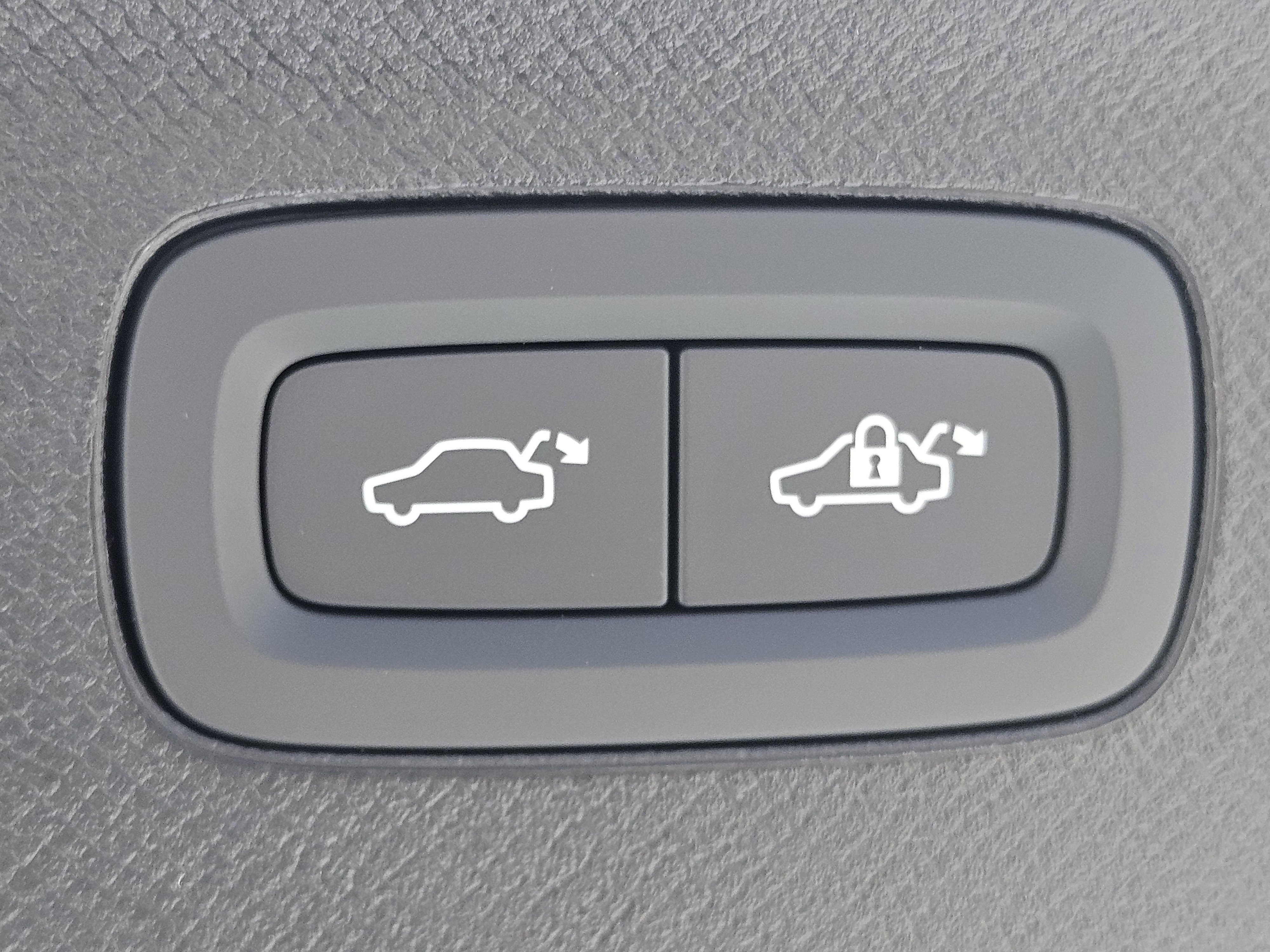 New 2026 Volvo XC90 B6 Plus w/ Protection Package image 13