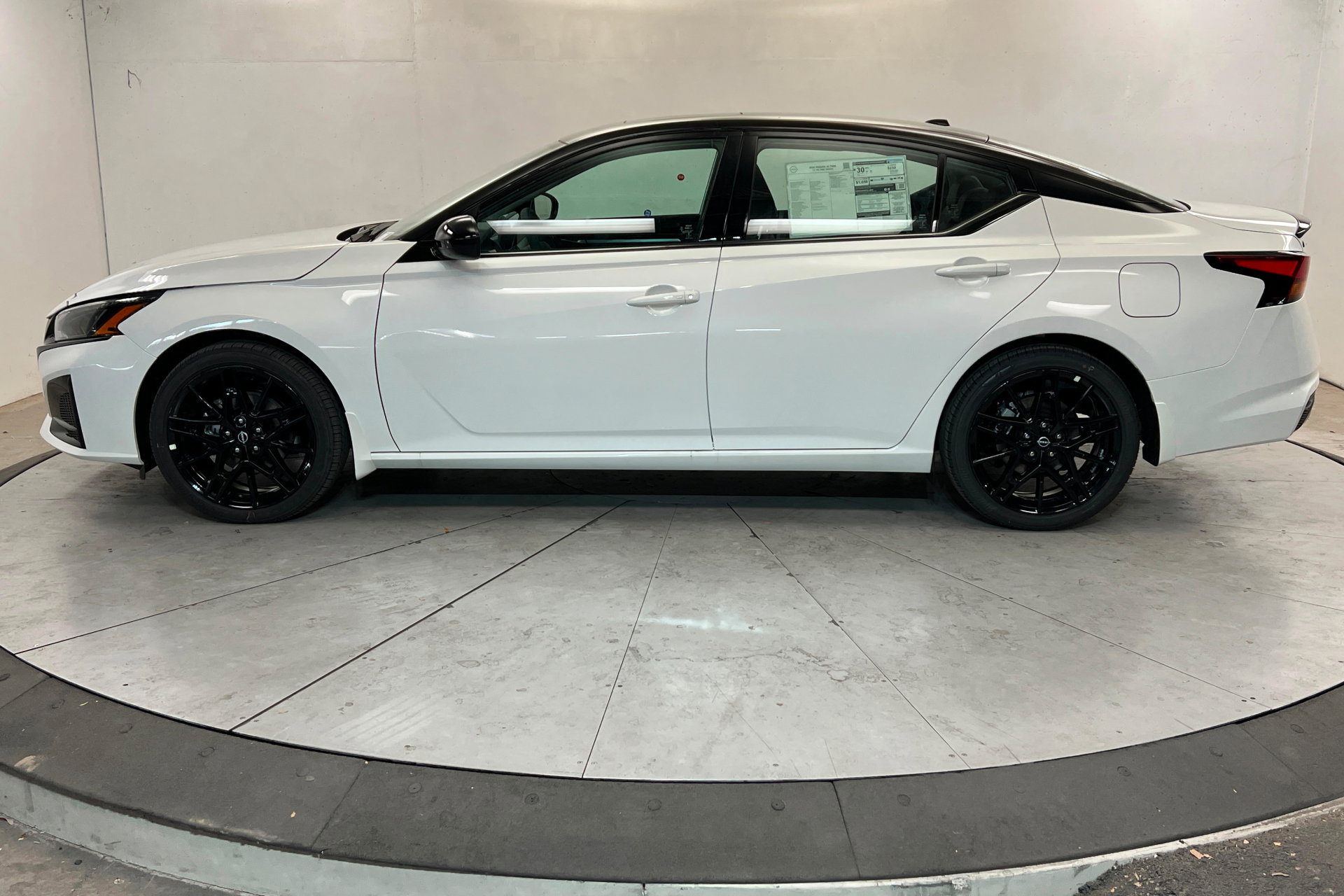 New 2026 Nissan Altima 2.5 SR image 2