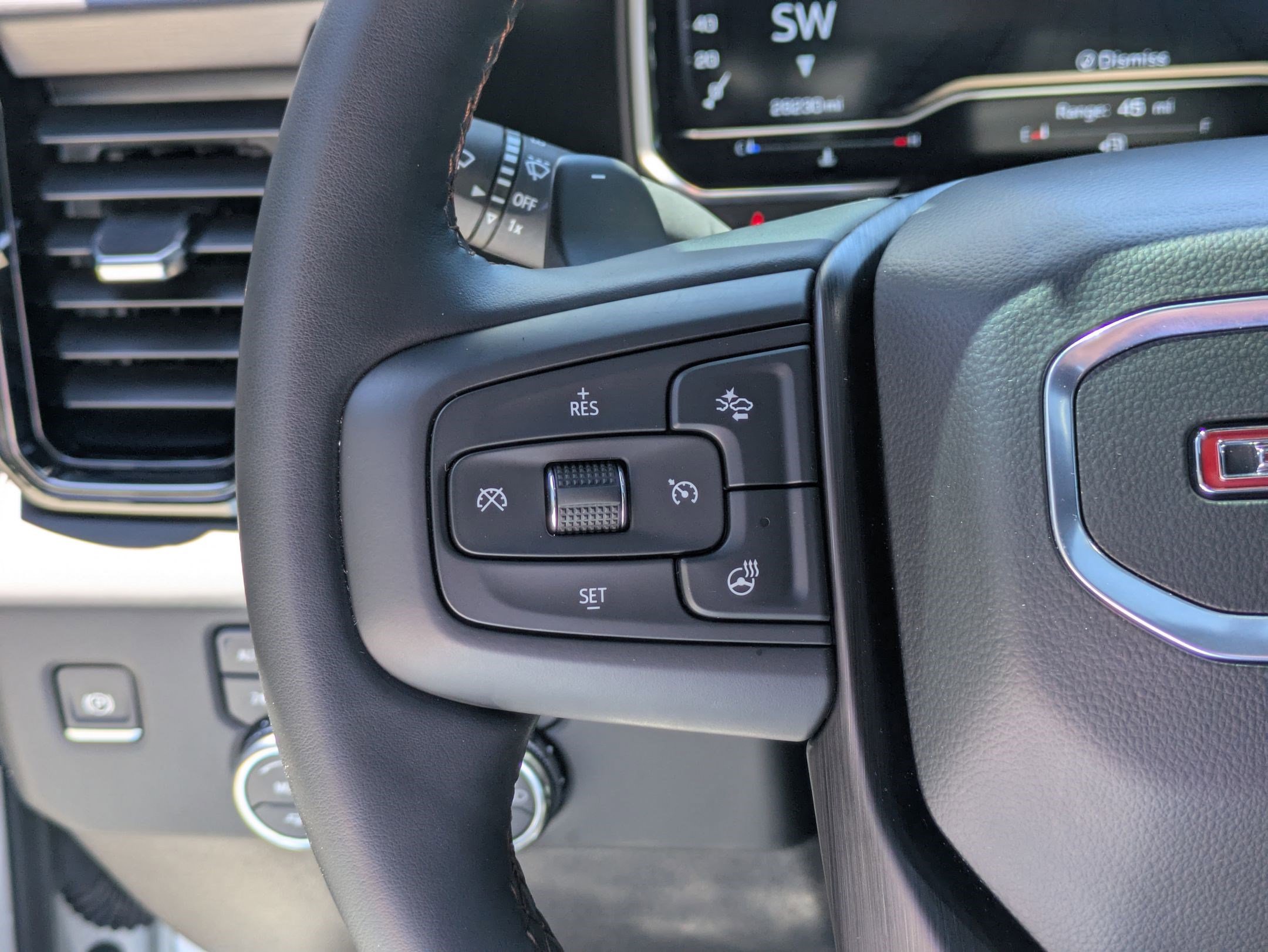 Used 2024 GMC Sierra 1500 AT4 w/ Technology Package AWD/4WD image 18