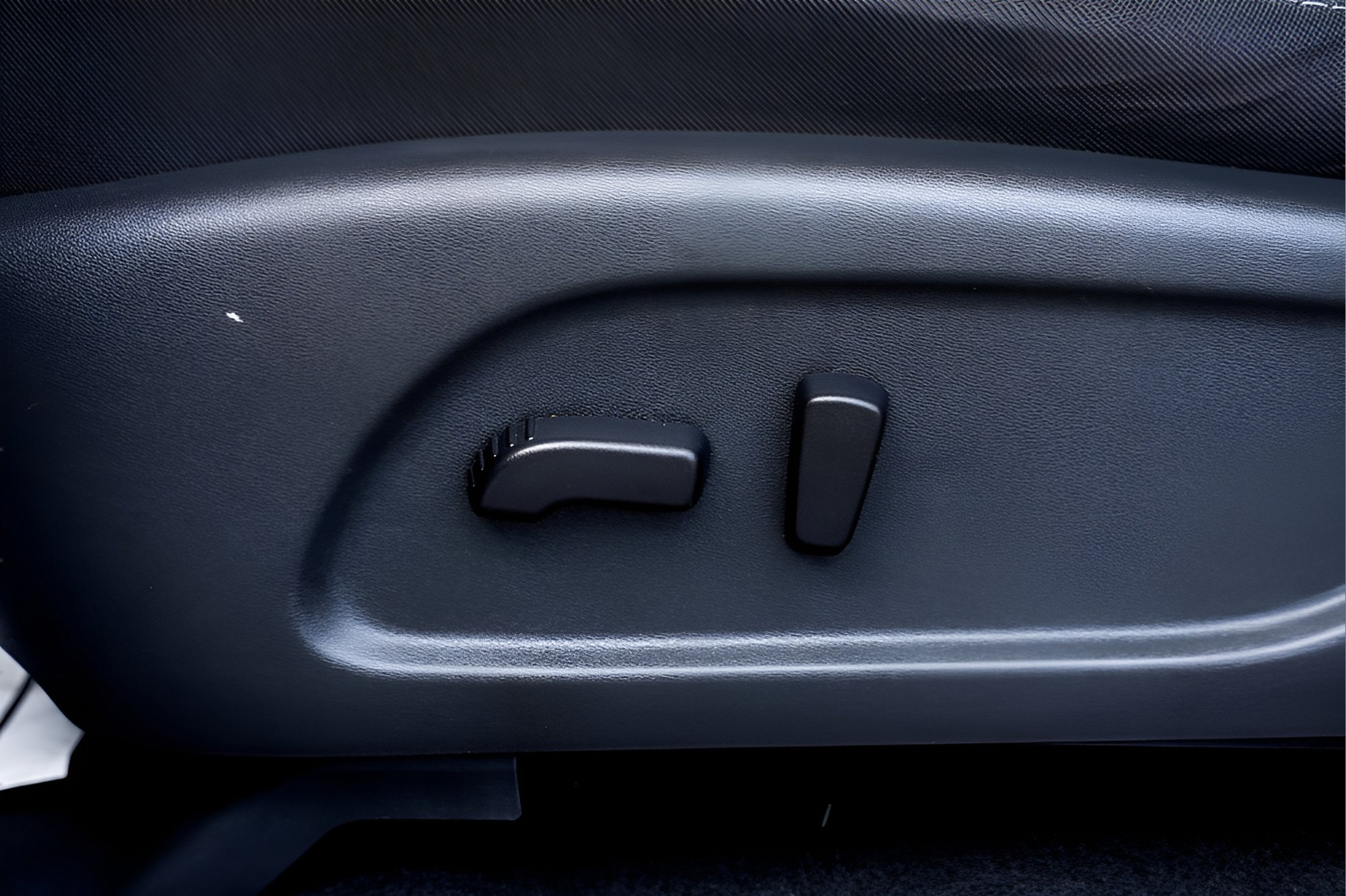 Used 2019 Nissan Pathfinder SV image 11