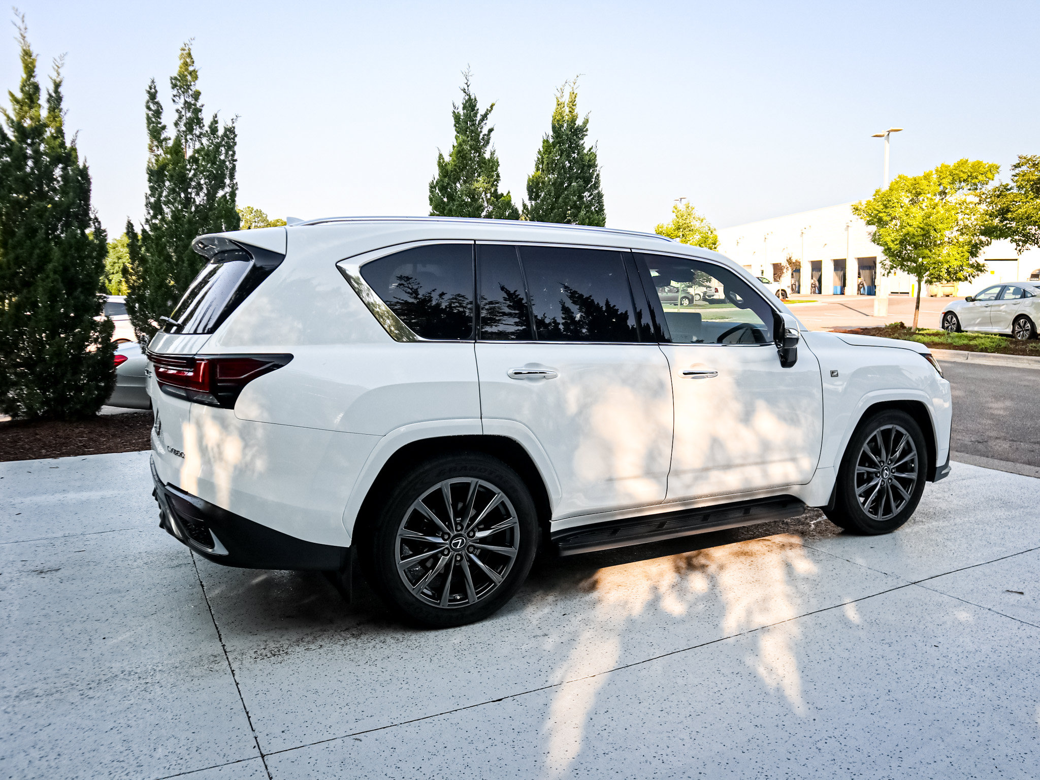Used 2023 Lexus LX 600 F Sport w/ Accessory Package (Z1) AWD/4WD image 11