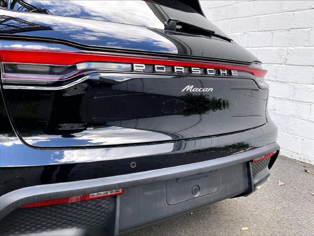 Certified 2023 Porsche Macan AWD/4WD image 13