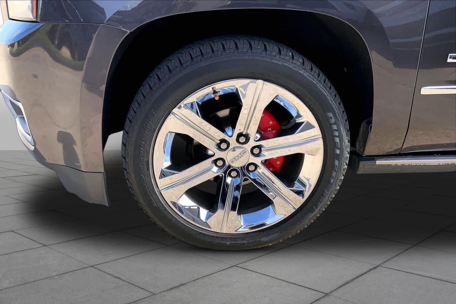 Used 2017 GMC Yukon Denali AWD/4WD image 10