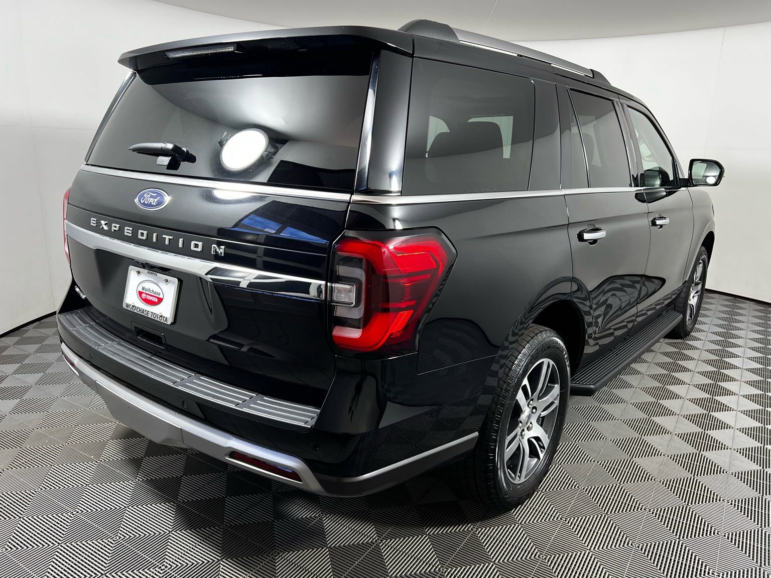 Used 2024 Ford Expedition Limited image 5