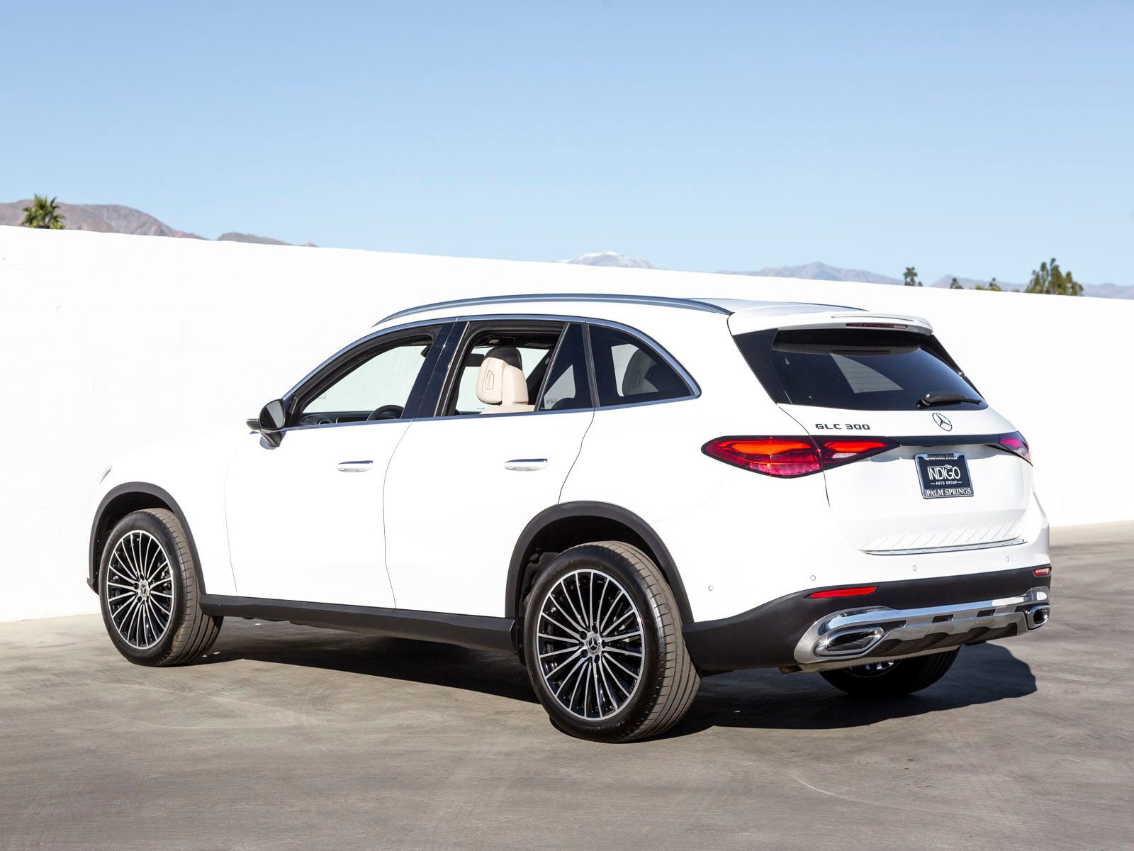 Used 2025 Mercedes-Benz GLC 300 image 7
