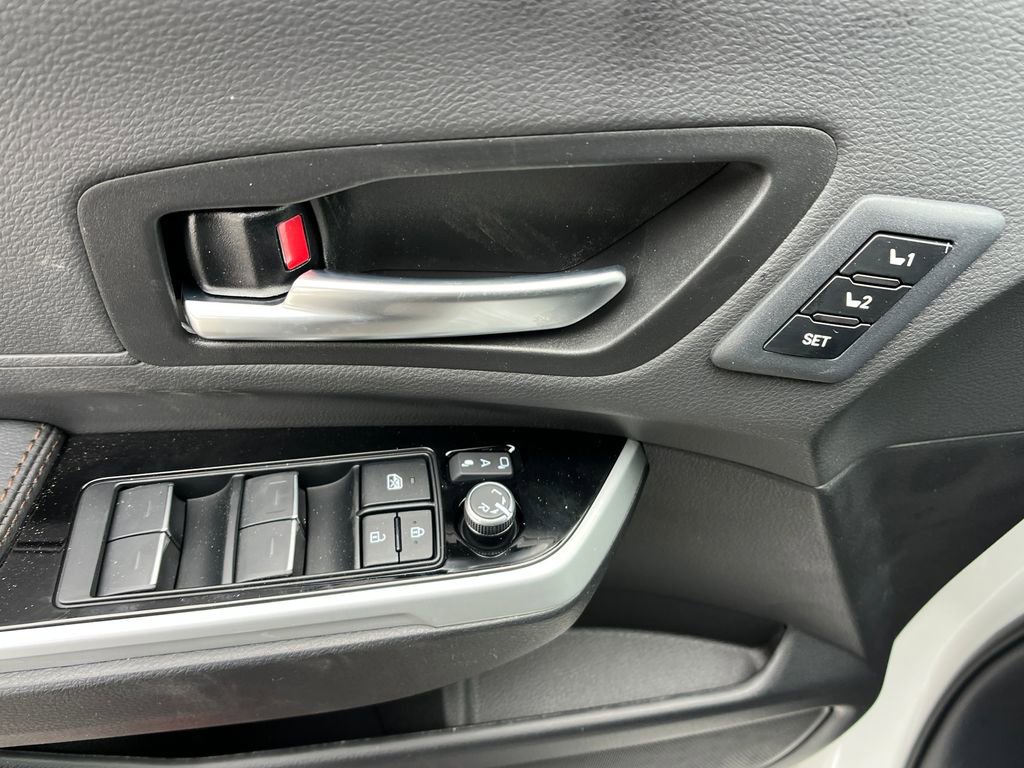 New 2026 Toyota Sienna Platinum image 12