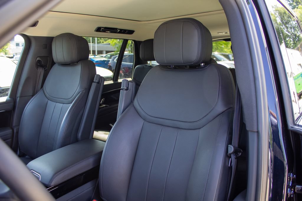 Used 2025 Land Rover Range Rover Long Wheelbase SE AWD/4WD image 12