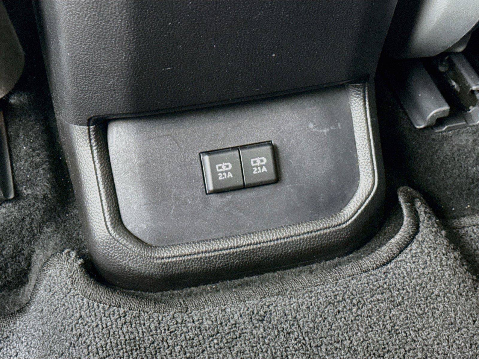 Used 2021 Toyota Highlander XLE AWD/4WD image 38