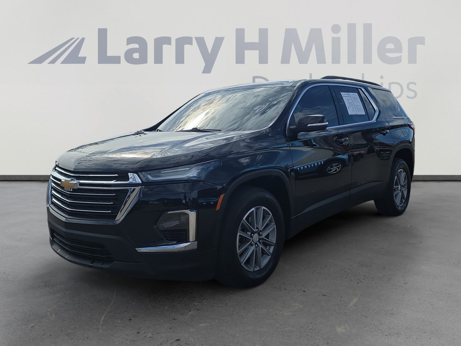 Used 2023 Chevrolet Traverse LT w/ LPO, Floor Liner Package