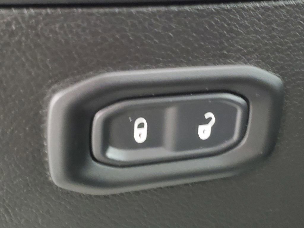 Used 2025 Jeep Wrangler Sport AWD/4WD image 26