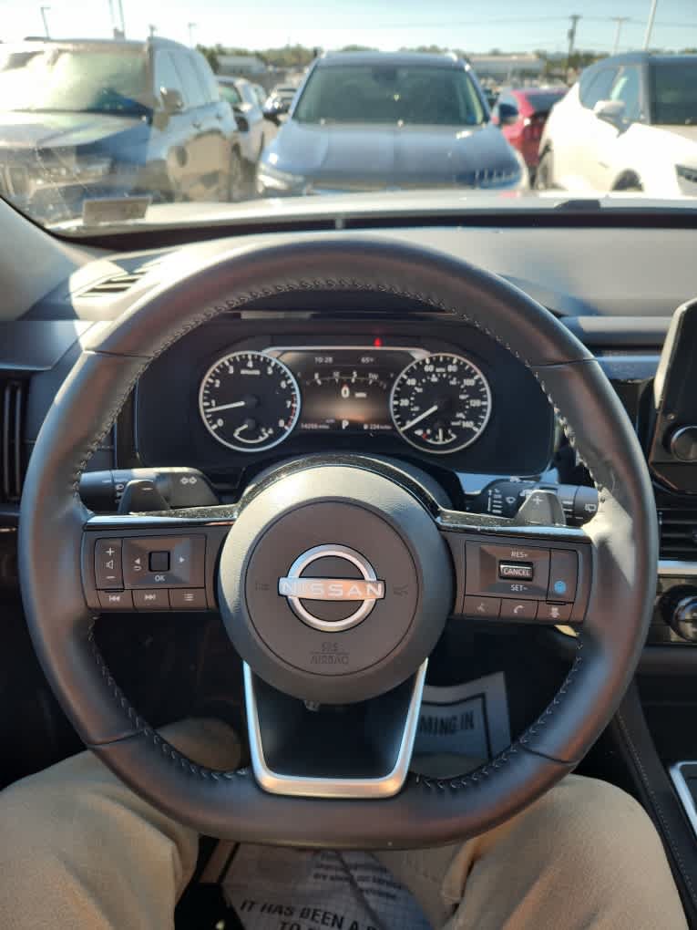Used 2025 Nissan Pathfinder SL AWD/4WD image 21